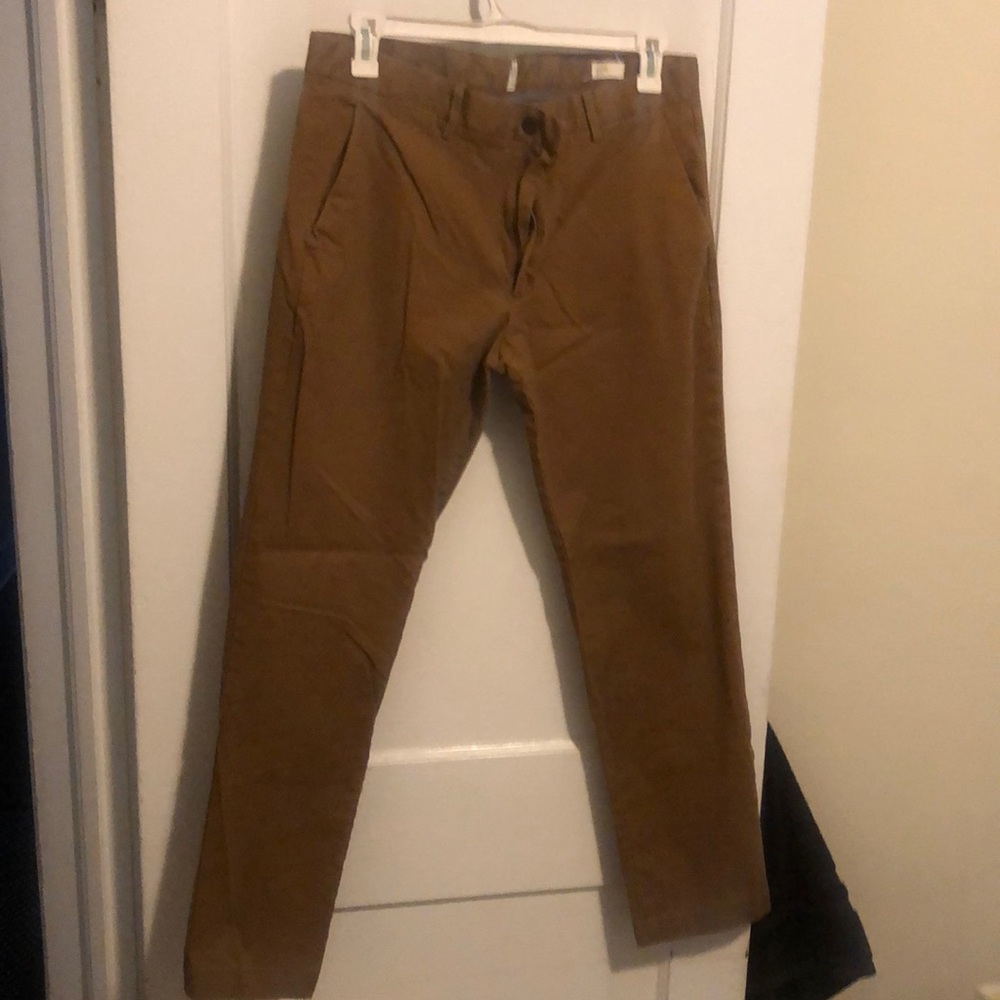 GAP Men’s Khaki Pants